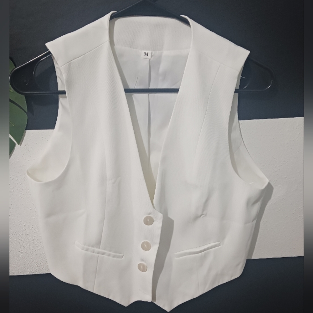 Women White V halter buttoned sleveless vest - Picture 2 of 13